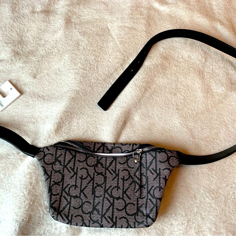 NWT CALVIN KLEIN FANNY PACK XL